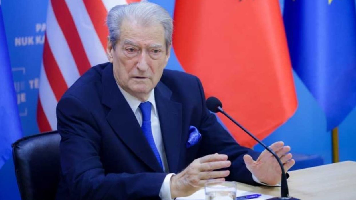 Berisha: Do të shkojmë deri në grevë urie, e vetmja formë për të rrëzuar diktaturën Berisha: Do të shkojmë deri në grevë urie, e vetmja formë për të rrëzuar diktaturën