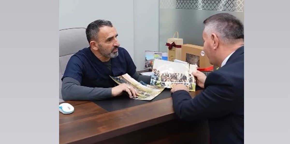 Lekaj viziton familjen Lleshi, kujtojnë kohën e pajtimit të gjaqeve Lekaj viziton familjen Lleshi, kujtojnë kohën e pajtimit të gjaqeve