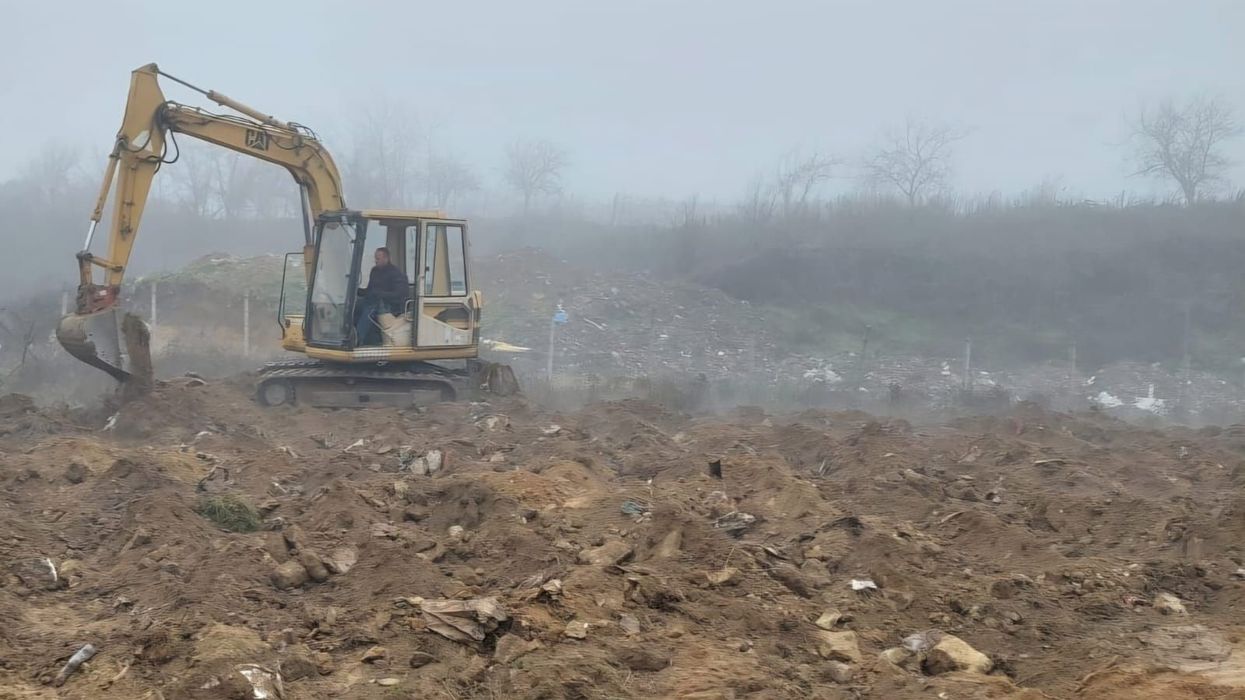 Vazhdojnë gërmimet në Rahovec, gjenden mbetje mortore të një tjetër personi Vazhdojnë gërmimet në Rahovec, gjenden mbetje mortore të një tjetër personi