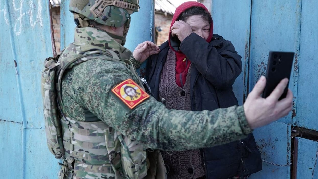 Forcat e Armatosura të Ukrainës konfirmojnë se rusët kanë marrë më shumë se 50 civilë nga rajoni Sumy Forcat e Armatosura të Ukrainës konfirmojnë se rusët kanë marrë më shumë se 50 civilë nga rajoni Sumy