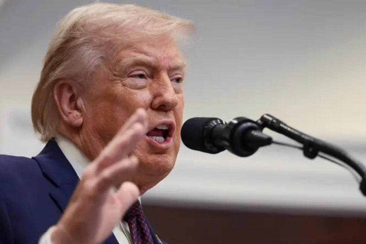 Trump shkarkon gati 30 diplomatë karriere nga pozicionet e tyre si ambasadorë Trump shkarkon gati 30 diplomatë karriere nga pozicionet e tyre si ambasadorë