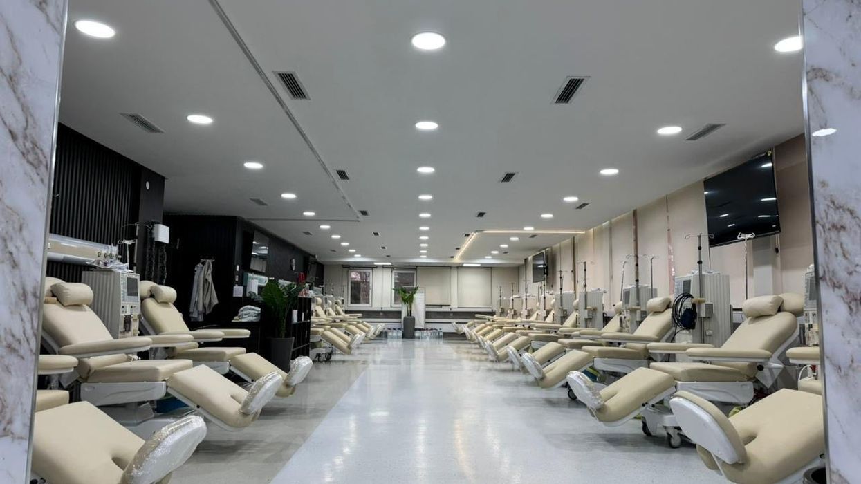 Spitali i Përgjithshëm furnizon Njësinë e Dializës me 45 karrige moderne Spitali i Përgjithshëm furnizon Njësinë e Dializës me 45 karrige moderne
