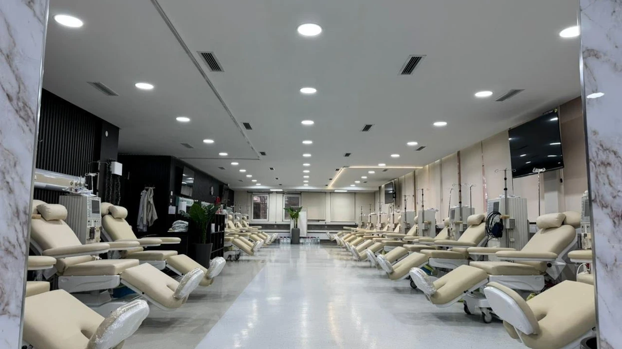 Spitali i Përgjithshëm furnizon Njësinë e Dializës me 45 karrige moderne