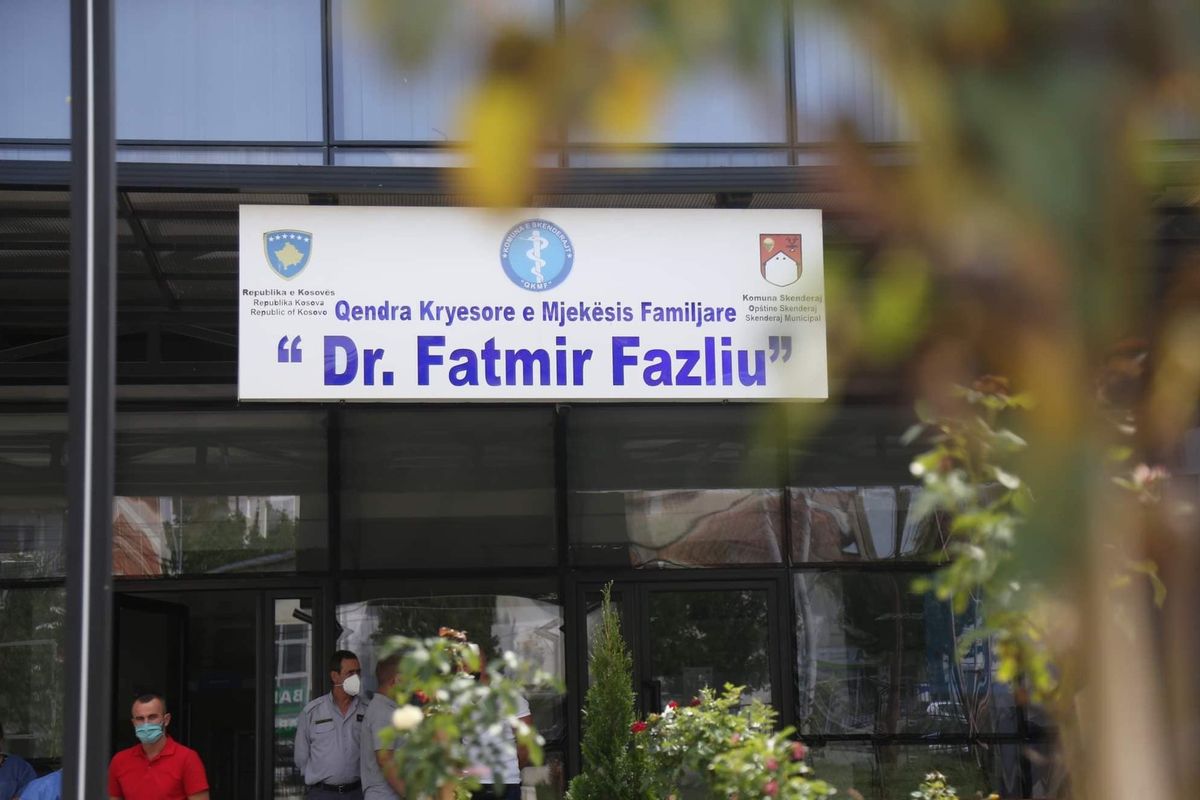 Temperaturë të lartë, dhimbje koke dhe muskujsh, kollë, QKMF në Skenderaj njofton qytetarët me simptomat e gripit sezonal Temperaturë të lartë, dhimbje koke dhe muskujsh, kollë, QKMF në Skenderaj njofton qytetarët me simptomat e gripit sezonal