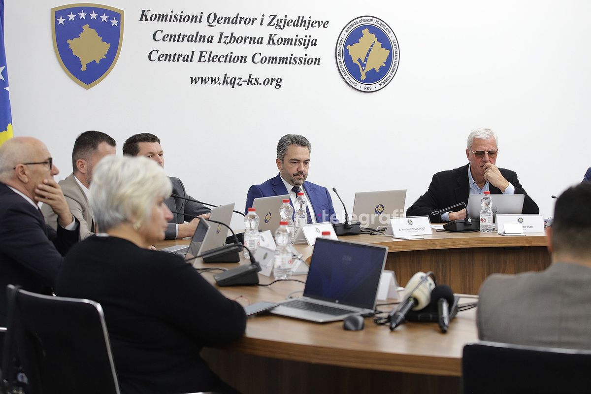 KQZ përmbyllë procesin e akreditimit të vëzhguesve për vëzhgimin e zgjedhjeve të parakohshme për Kuvendin e Kosovës KQZ përmbyllë procesin e akreditimit të vëzhguesve për vëzhgimin e zgjedhjeve të parakohshme për Kuvendin e Kosovës