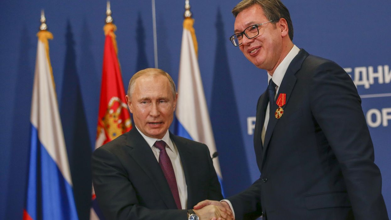 Pavarësisht kundërshtimit të Perëndimit, Serbia nënshkruan marrëveshje afatshkurtër për gazin me Rusinë Pavarësisht kundërshtimit të Perëndimit, Serbia nënshkruan marrëveshje afatshkurtër për gazin me Rusinë