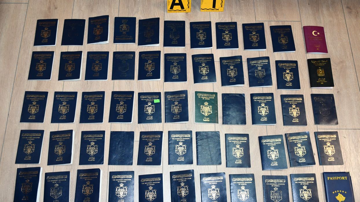 Me asistencën e AKI-së, policia arreston një shtetas jordanez dhe një shtetase turke për kontrabandim me migrantë Me asistencën e AKI-së, policia arreston një shtetas jordanez dhe një shtetase turke për kontrabandim me migrantë
