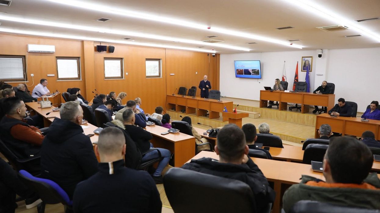 Raportim publik në Shtime, Aliu flet për investimet dhe projekte strategjike Raportim publik në Shtime, Aliu flet për investimet dhe projekte strategjike