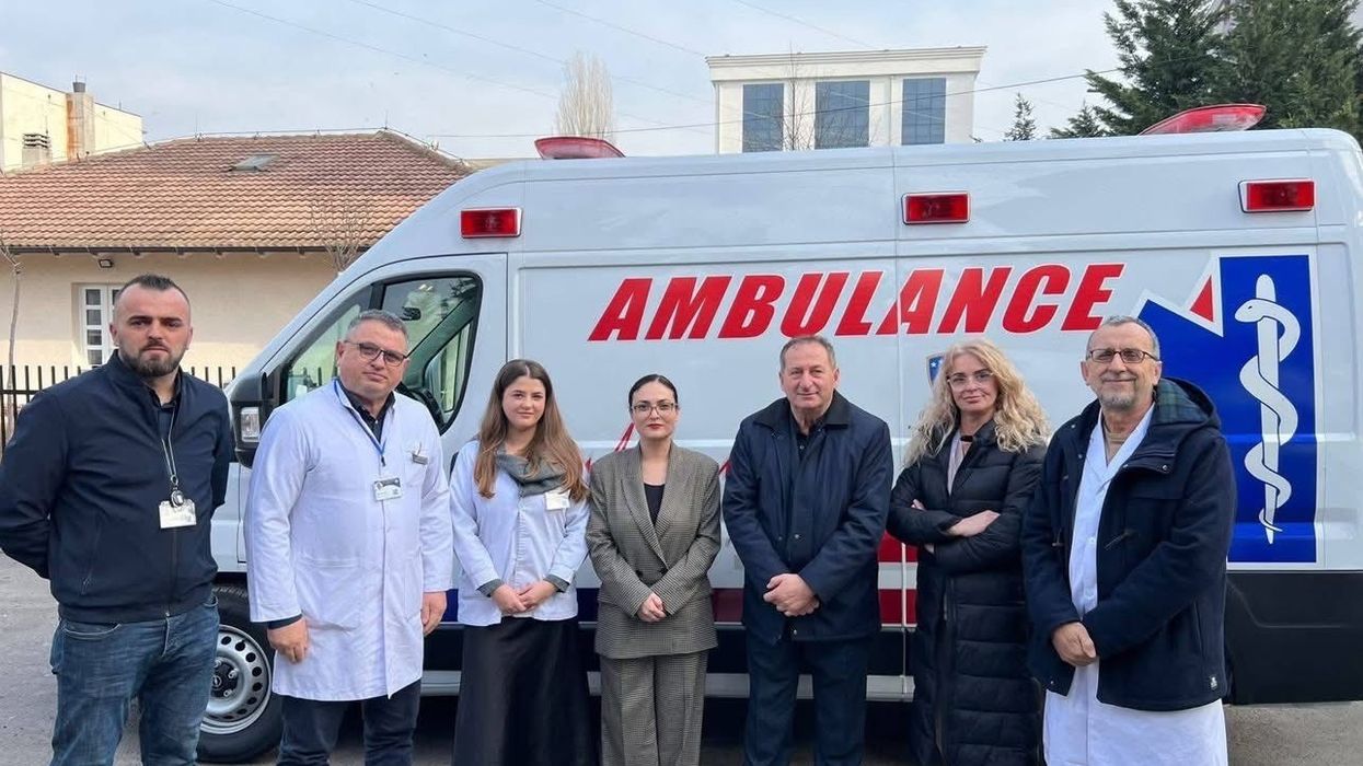QKMF e Fushë Kosovës përfiton autoambulancë të re nga Ministria e Shëndetësisë QKMF e Fushë Kosovës përfiton autoambulancë të re nga Ministria e Shëndetësisë
