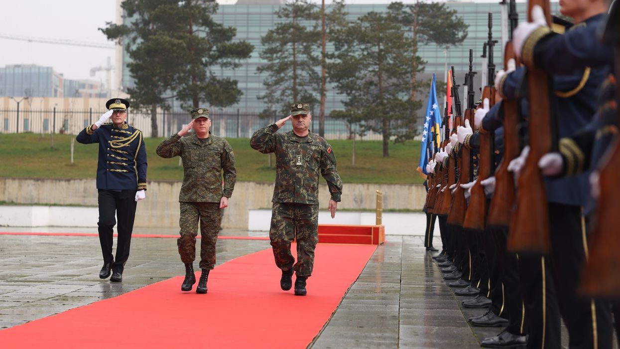 Bashkëpunimi Kosovë-Shqipëri, shefi i Shtabit të Forcave të Armatosura pritet nga gjenerali Jashari Bashkëpunimi Kosovë-Shqipëri, shefi i Shtabit të Forcave të Armatosura pritet nga gjenerali Jashari