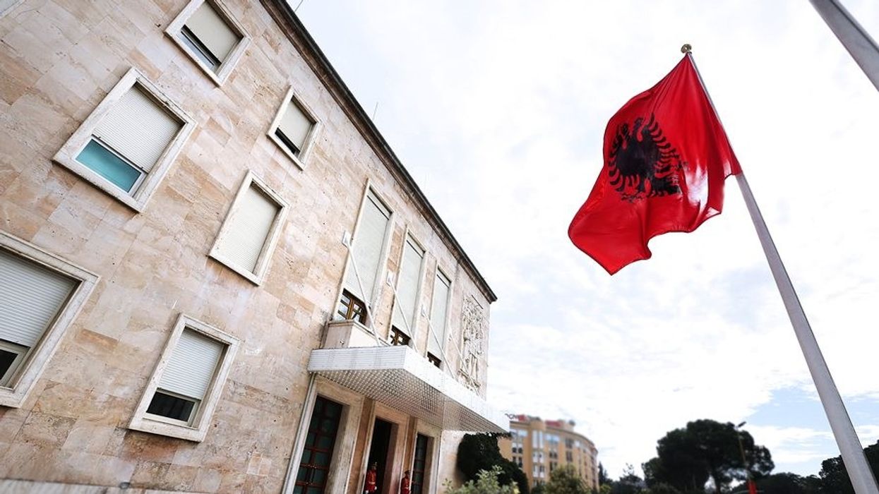 Këshilli i Ministrave në Shqipëri merr vendim që e premtja të jetë ditë pushimi për administratën Këshilli i Ministrave në Shqipëri merr vendim që e premtja të jetë ditë pushimi për administratën