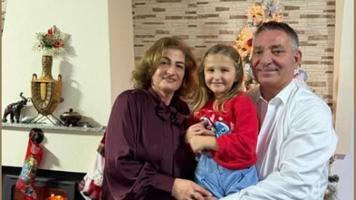 Pal Lekaj uron Krishtlindjet: Një mbrëmje e veçantë me familjen, larg fushatës Pal Lekaj uron Krishtlindjet: Një mbrëmje e veçantë me familjen, larg fushatës