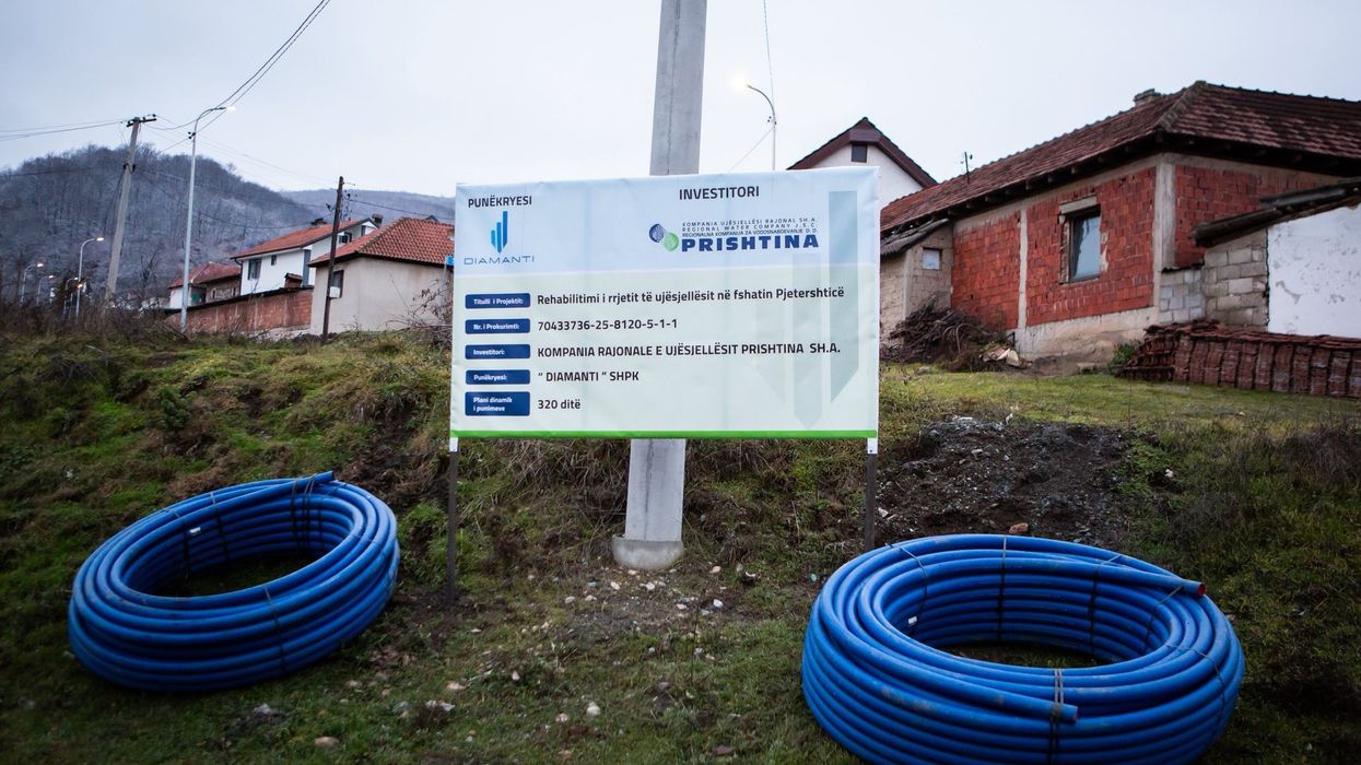 Nënshkruhet kontrata për rregullimin e ujësjellësit në Pjetërshticë, investim rreth 400 mijë euro Nënshkruhet kontrata për rregullimin e ujësjellësit në Pjetërshticë, investim rreth 400 mijë euro