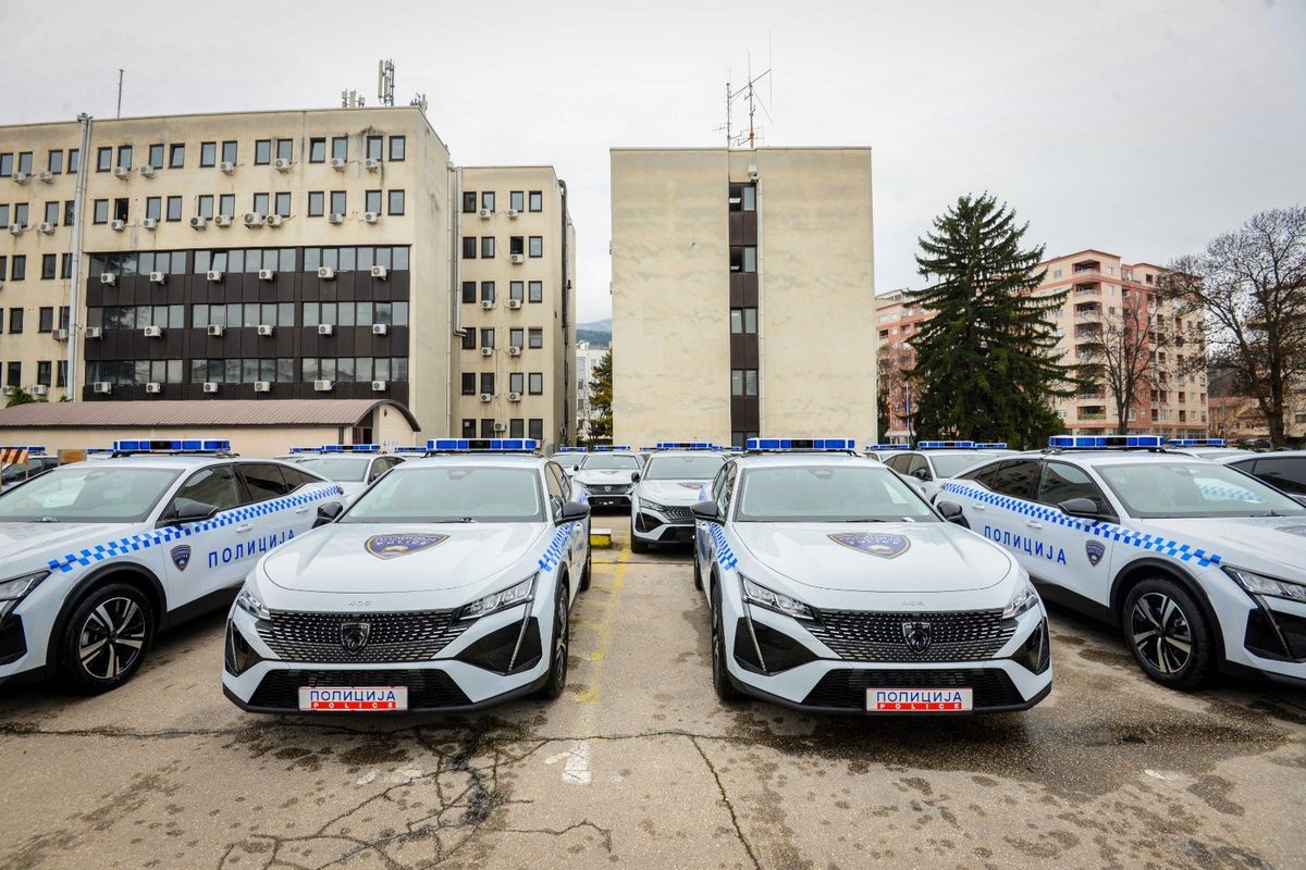 Policia e Maqedonisë pajiset me 120 automjete të reja Policia e Maqedonisë pajiset me 120 automjete të reja