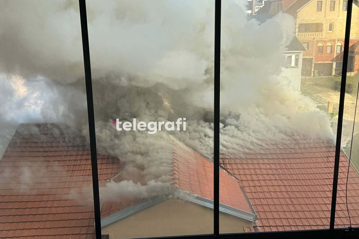 Përfshihet nga zjarr kulmi i një shtëpie në Breg të Diellit Përfshihet nga zjarr kulmi i një shtëpie në Breg të Diellit