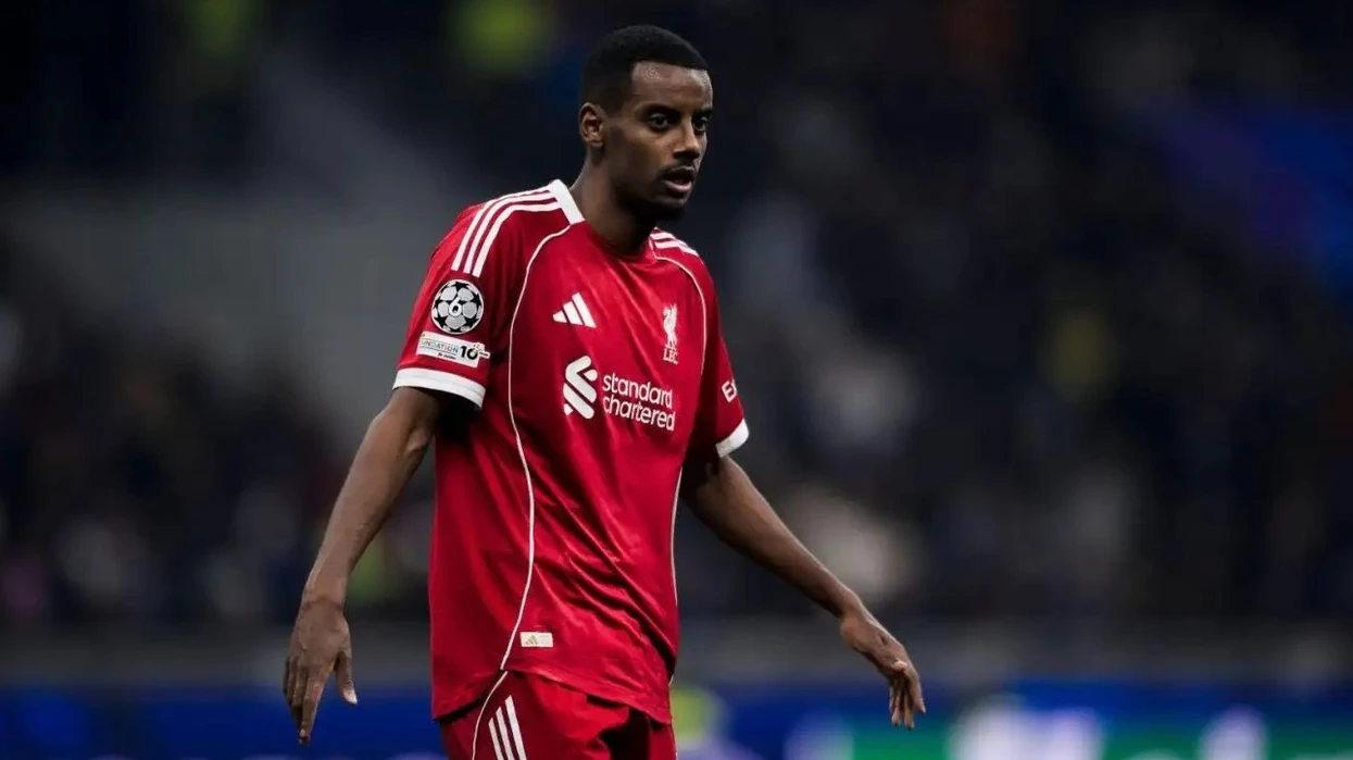 Liverpooli po e konsideron sulmuesin e PSG-së si opsion për ta zëvendësuar Isak të lënduar