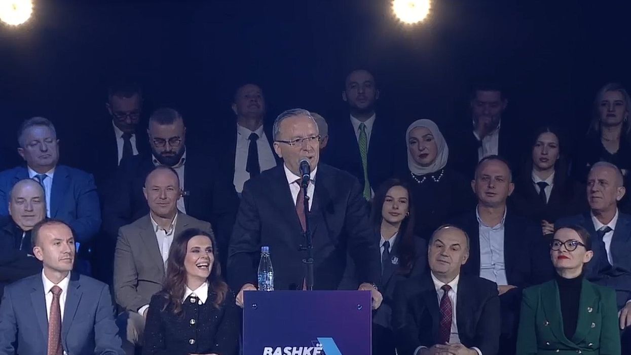 Bedri Hamza me thirrje emocionale: Çdo votë vendos për familjen tuaj Bedri Hamza me thirrje emocionale: Çdo votë vendos për familjen tuaj