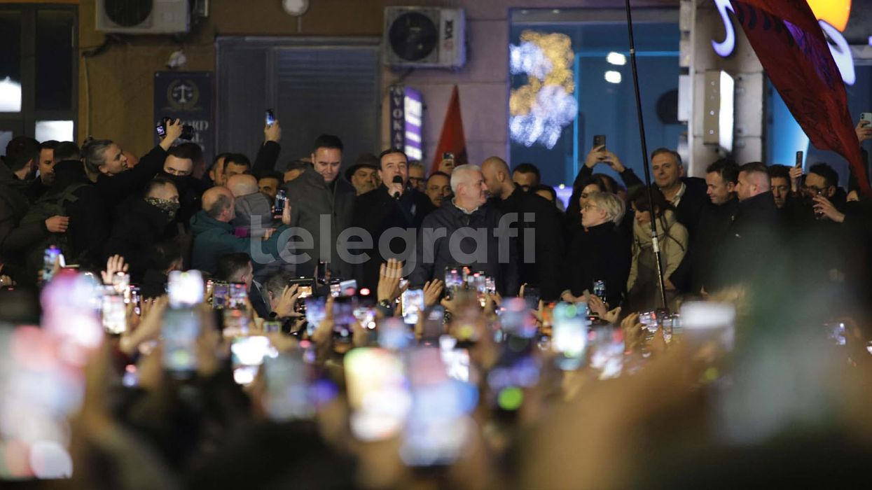 Kurti feston në shesh: Kjo fitore është e popullit dhe e Republikës