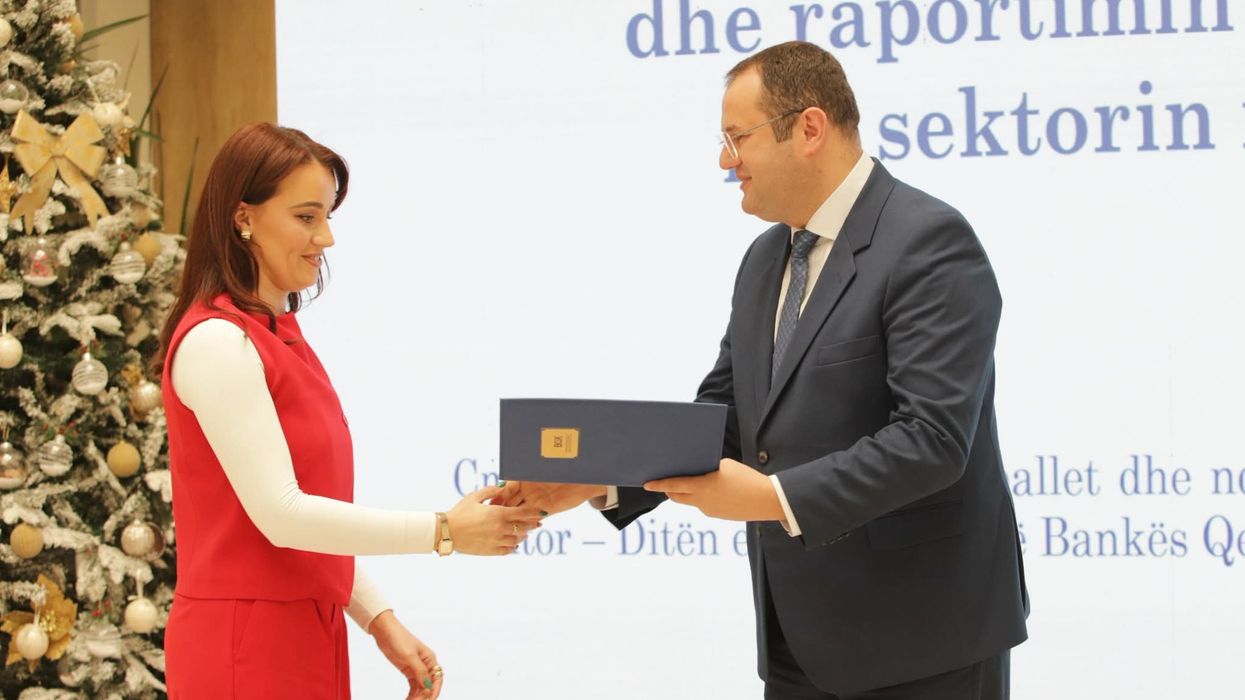 Gazetarja e Telegrafit, Jehona Hulaj, fiton çmimin për shkrimin më të mirë në media online nga BQK Gazetarja e Telegrafit, Jehona Hulaj, fiton çmimin për shkrimin më të mirë në media online nga BQK