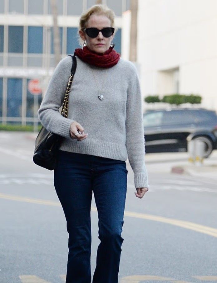 Aktorja e njohur e viteve të 90 ta duket e panjohur në Los Angeles