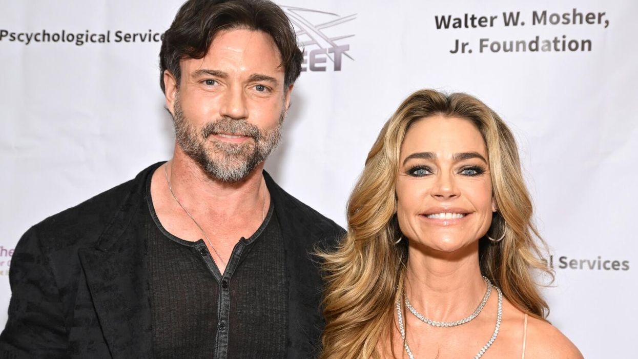 Denise Richards dhe ish-bashkëshorti i saj Aaron Phypers dëbohen nga shtëpia në Los Angeles për shkak qirasë së papaguar Denise Richards dhe ish-bashkëshorti i saj Aaron Phypers dëbohen nga shtëpia në Los Angeles për shkak qirasë së papaguar