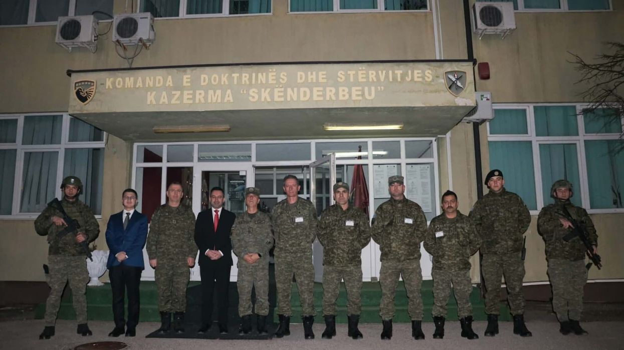 Në prag të ndërrimit të motmoteve, Basha pranë forcave të sigurisë Në prag të ndërrimit të motmoteve, Basha pranë forcave të sigurisë