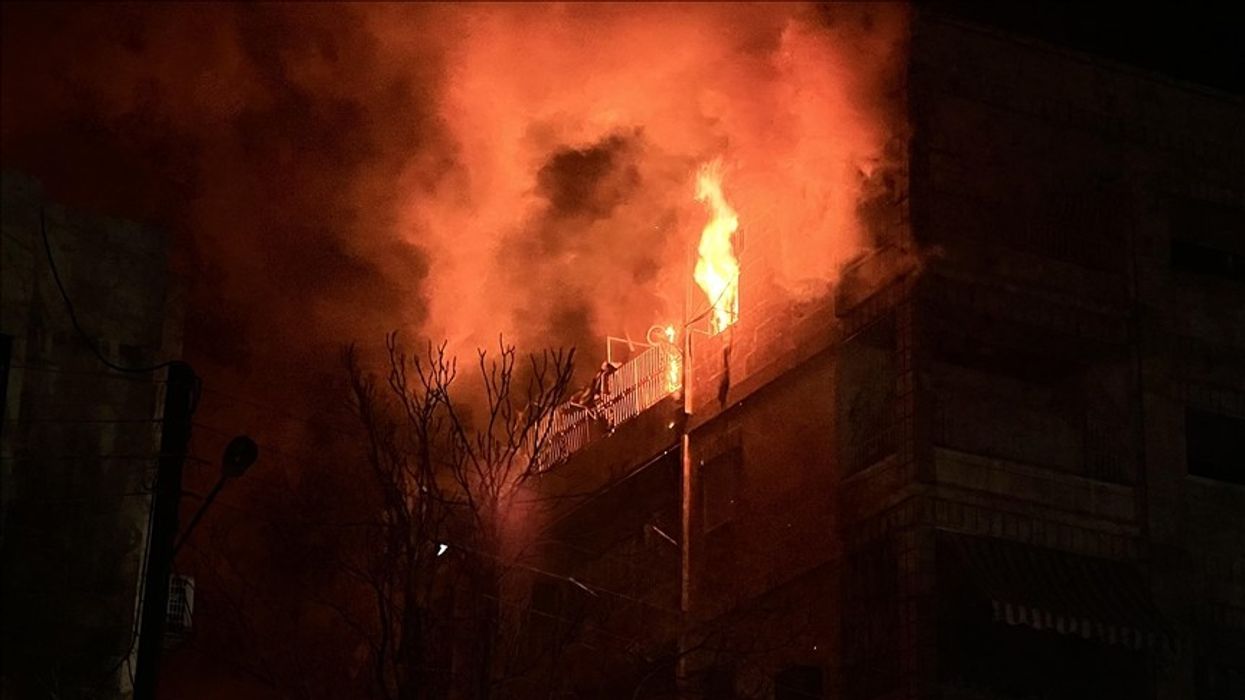 Një i vrarë dhe disa të plagosur në një sulm vetëvrasës me bombë që kishte në shënjestër patrullën e policisë në Aleppo të Sirisë