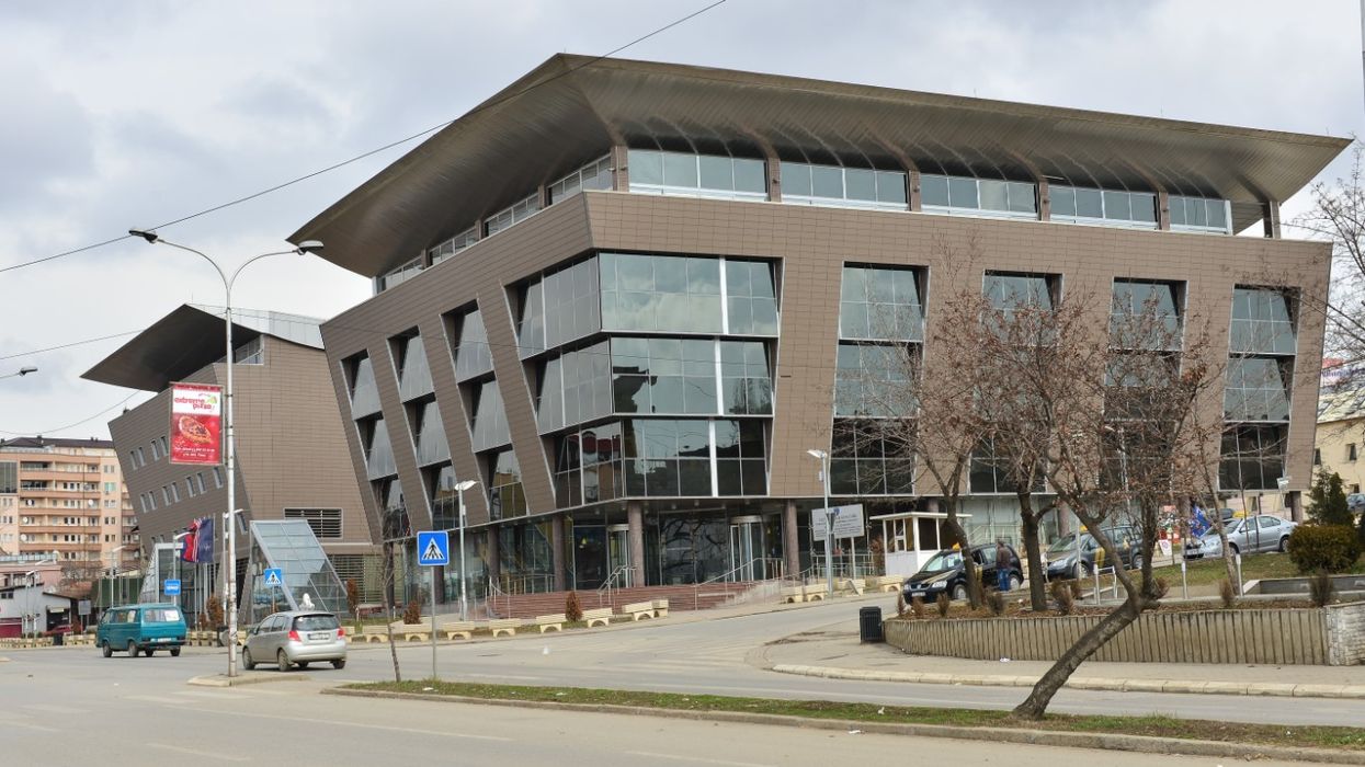 Dosja e Prokurorisë: Si Ministria e Arsimit pagoi 220 euro për një shportë bërlloku, ndërsa çmimi real ishte 12 euro Dosja e Prokurorisë: Si Ministria e Arsimit pagoi 220 euro për një shportë bërlloku, ndërsa çmimi real ishte 12 euro