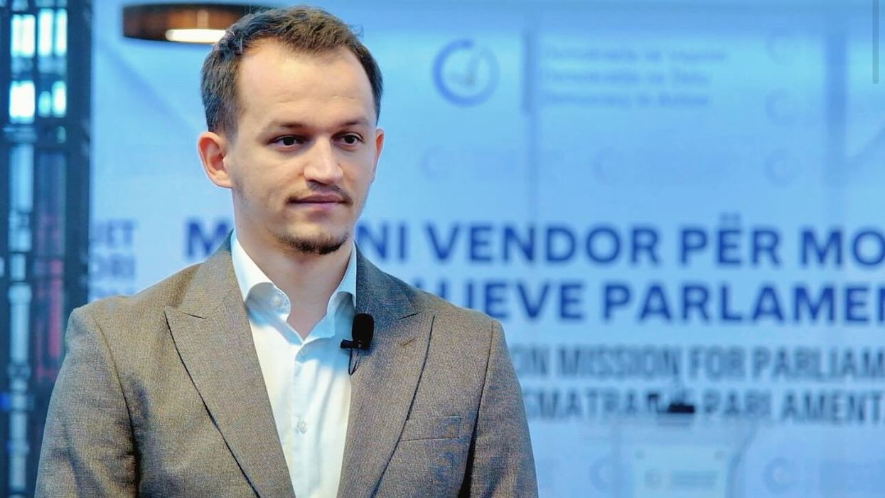 Cakolli tregon sa mandate mund t'i ndryshojnë votat me postë Cakolli tregon sa mandate mund t'i ndryshojnë votat me postë