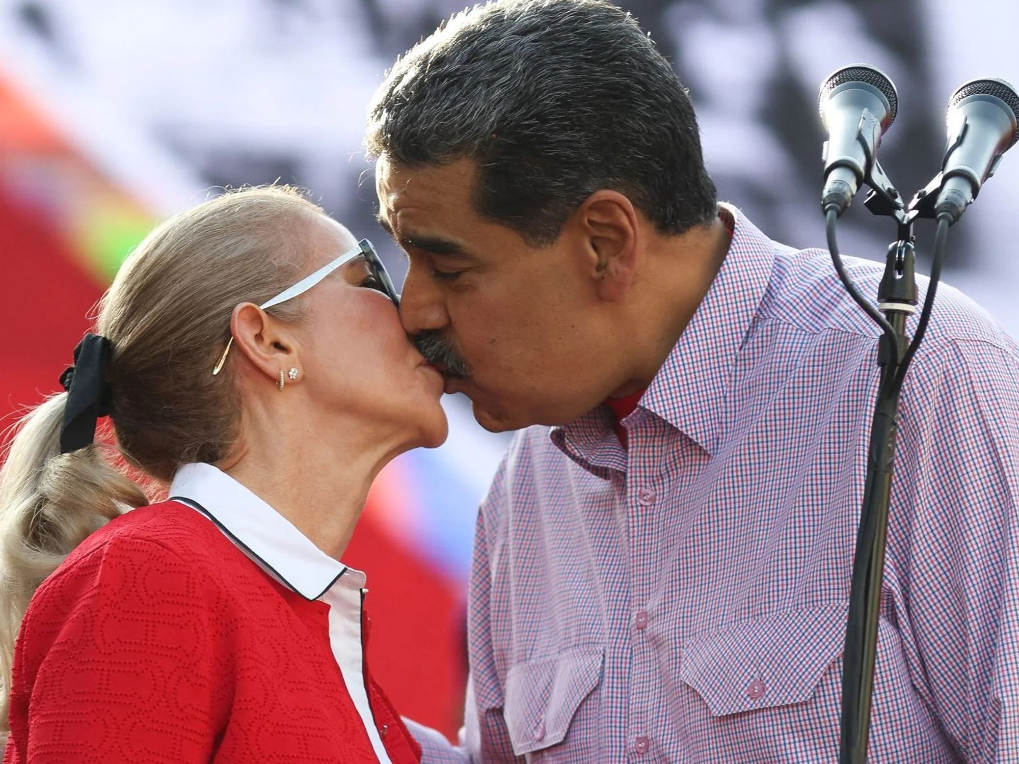 Kur Maduro ia hodhi një shikim, ajo la burrin dhe tre fëmijët: Lindi në një kasolle, por u arrestua në pallat Kur Maduro ia hodhi një shikim, ajo la burrin dhe tre fëmijët: Lindi në një kasolle, por u arrestua në pallat