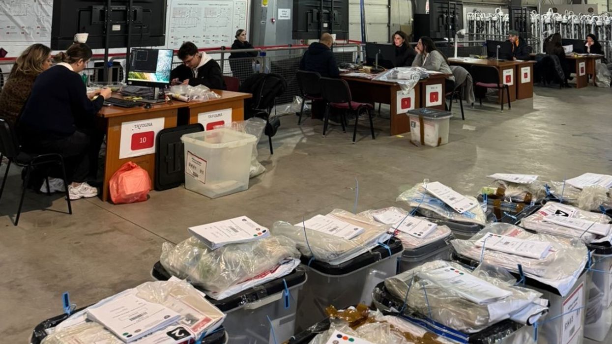 Votat me postë: LVV kryeson me mbi 68% pas numërimit të 21 kutive Votat me postë: LVV kryeson me mbi 68% pas numërimit të 21 kutive