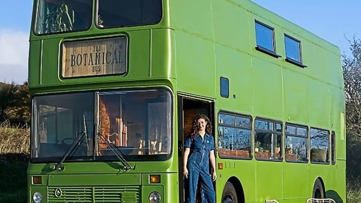 Çifti britanik e shndërron autobusin dykatësh në një shtëpi “ëndrrash”, gjithçka u kushtoi vetëm 18 mijë funte