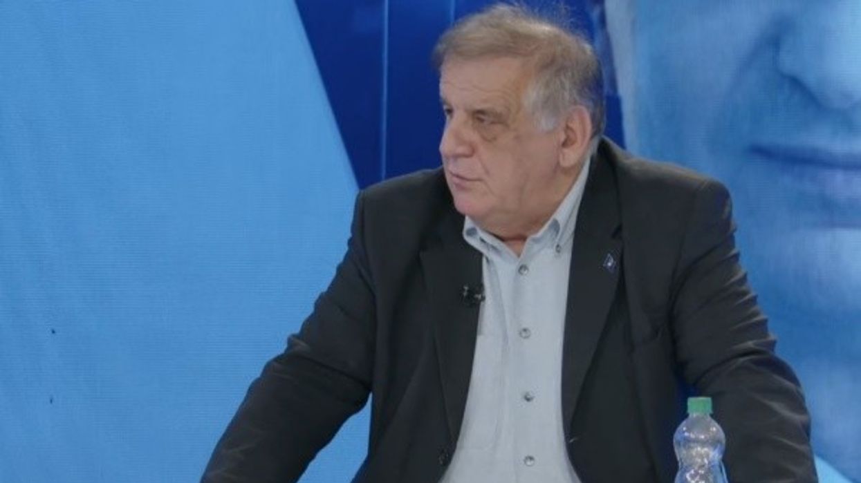 “Nëse Murat Jashari dëshiron të bëhet president, duhet ta heqë flamurin e Shqipërisë nga varrezat e Jasharëve”, Spahiu nxit reagime