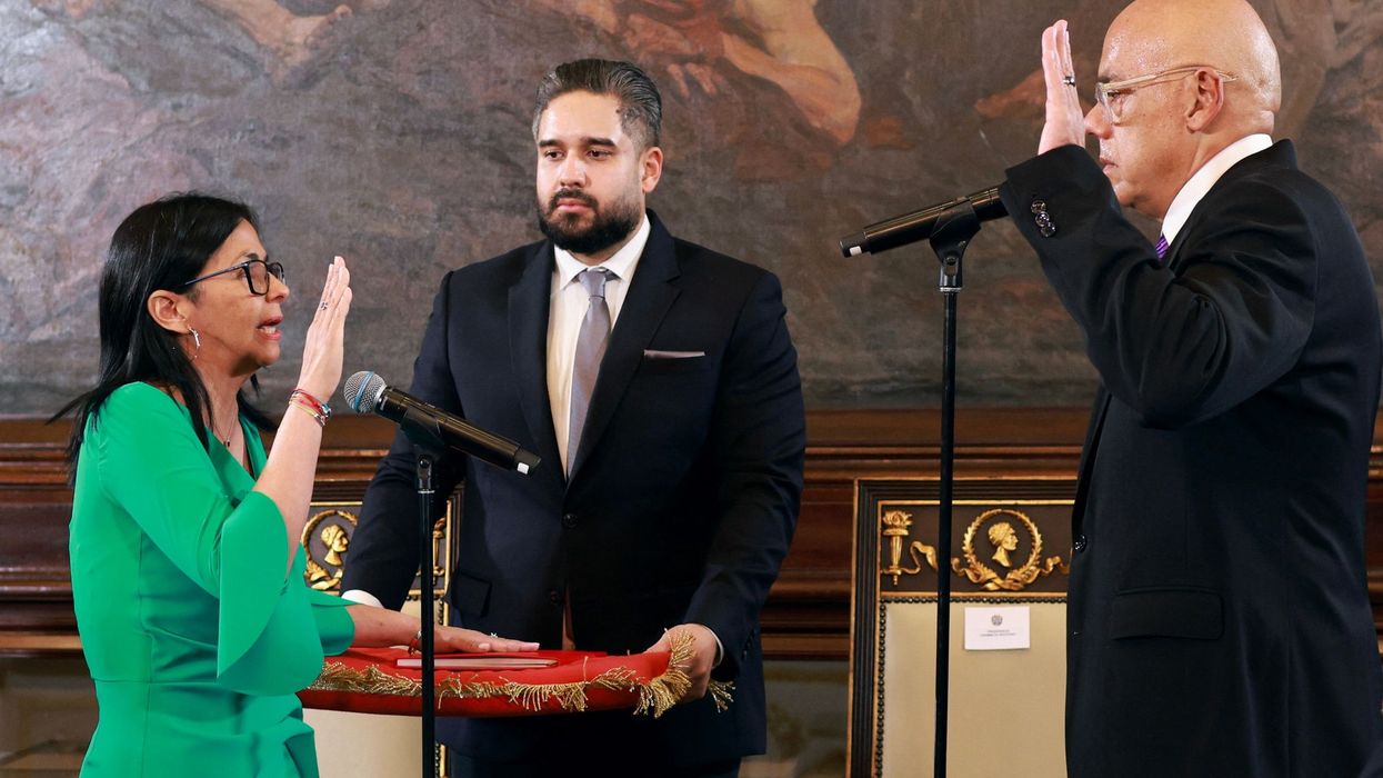 Presidentja venezuelase shfaqet e afërt me ambasadorët e Kinës, Rusisë dhe Iranit gjatë betimit të saj Presidentja venezuelase shfaqet e afërt me ambasadorët e Kinës, Rusisë dhe Iranit gjatë betimit të saj