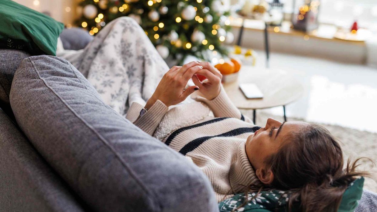 Fundi i festave, rënia e euforisë dhe portofolët bosh: Si të përballeni me depresionin pas kësaj periudhe