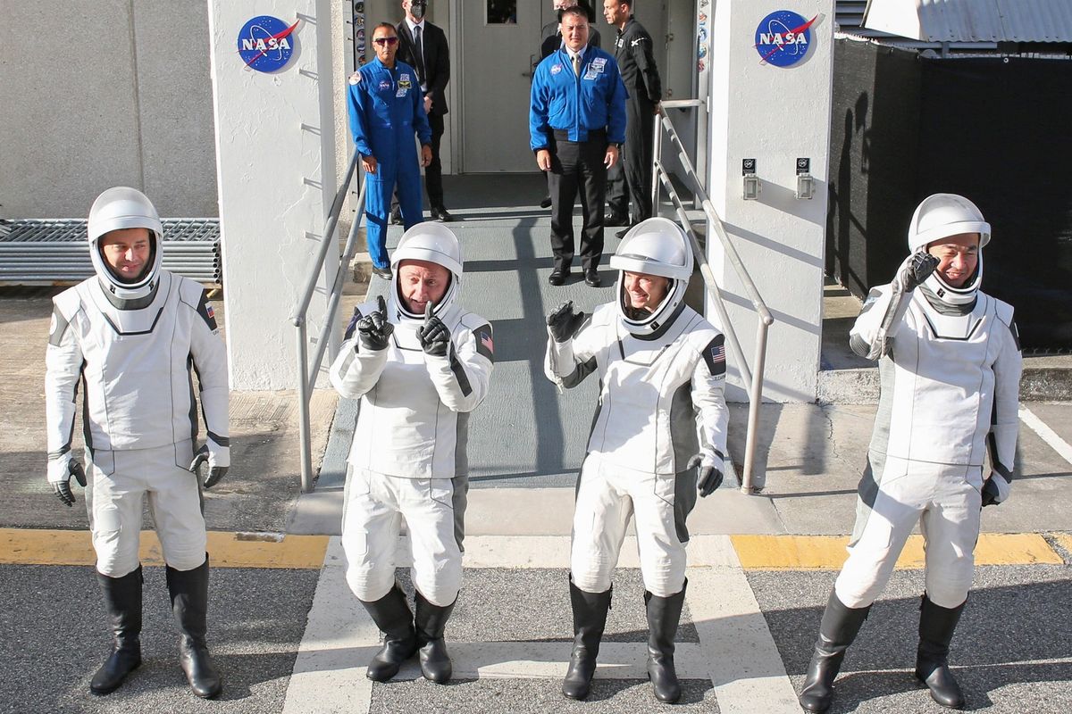 NASA kthen katër astronautë në Tokë për shkak të problemeve shëndetësore NASA kthen katër astronautë në Tokë për shkak të problemeve shëndetësore