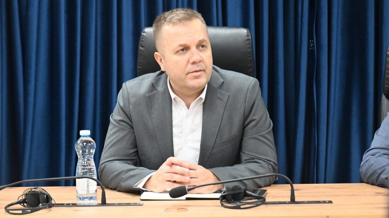 Sallahu: Avokati i Popullit po hesht për dekretin kundërkushtetues, është bërë mik i AAK-së Sallahu: Avokati i Popullit po hesht për dekretin kundërkushtetues, është bërë mik i AAK-së