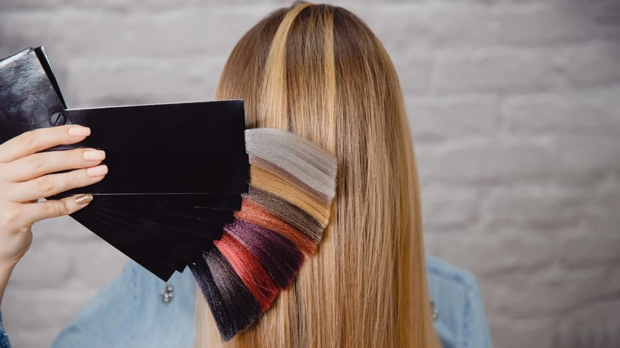 Nëse planifikoni të ndryshoni ngjyrën e flokëve, këto 4 ngjyra janë zgjedhja e duhur
