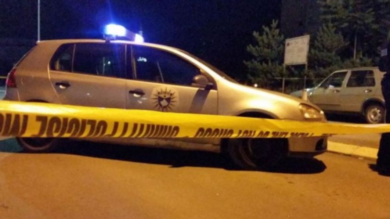 Situatë e pazakontë para stacionit policor në Ferizaj, tre zyrtarë të lënduar lehtë