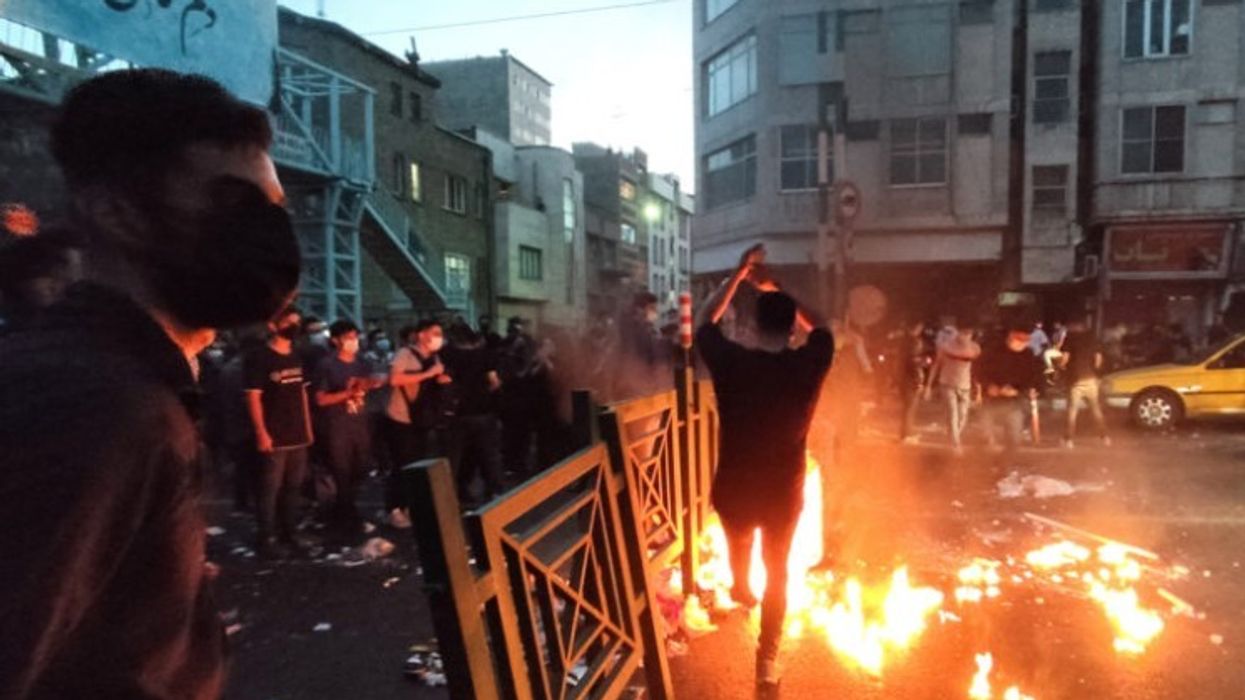 Mjeku iranian pretendon se mbi 200 protestues janë vrarë në Teheran