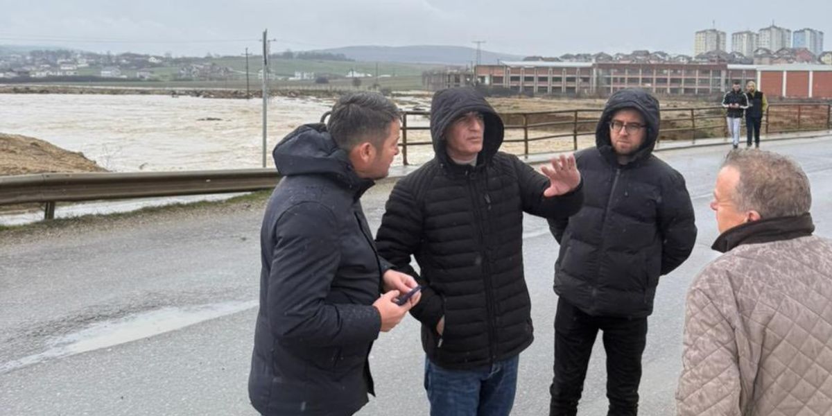Rruga Prishtinë - Ferizaj vazhdon të jetë e bllokuar, Durmishi me apel për vozitësit Rruga Prishtinë - Ferizaj vazhdon të jetë e bllokuar, Durmishi me apel për vozitësit