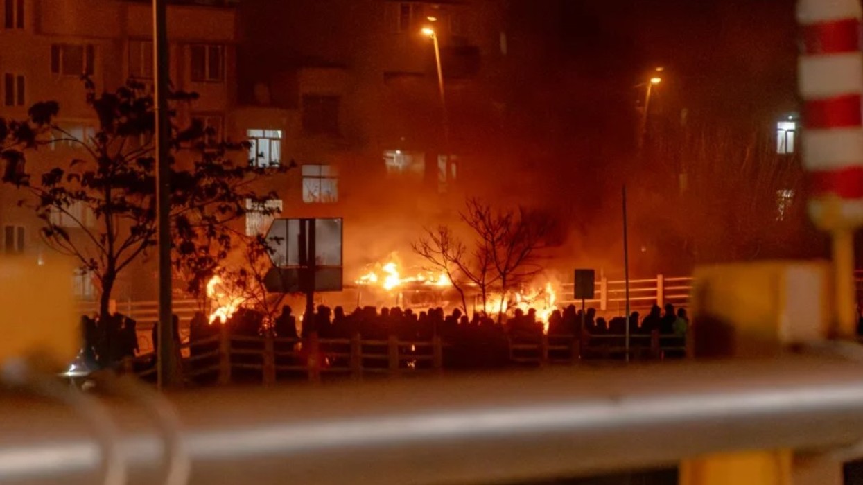 Protestuesit në të gjithë Iranin kanë përshkruar skena dhune në rrugë dhe kaos në spitale