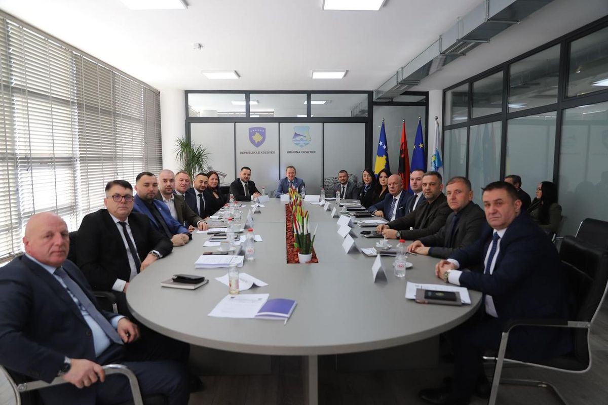 Kabineti i ri qeverisës në Vushtrri, Idrizi emëron 14 drejtorë Kabineti i ri qeverisës në Vushtrri, Idrizi emëron 14 drejtorë