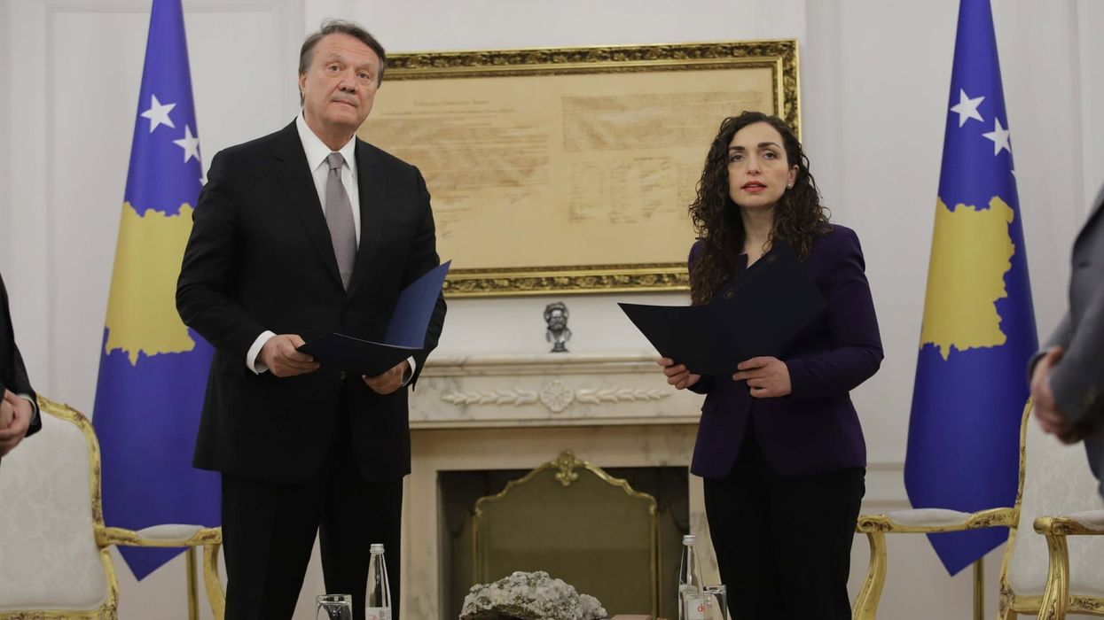 Hasan Arat nderohet me medalje presidenciale për kontributin në afirmimin ndërkombëtar të sportit të Kosovës Hasan Arat nderohet me medalje presidenciale për kontributin në afirmimin ndërkombëtar të sportit të Kosovës