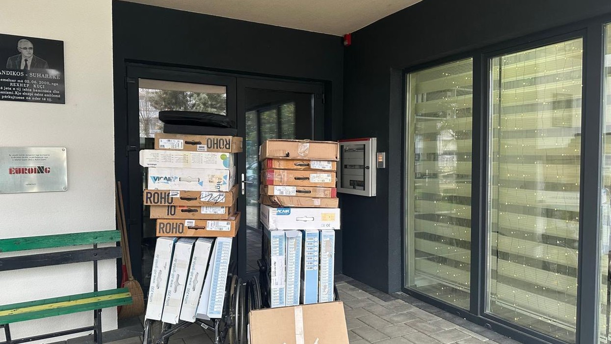 Handikos Suharekë përfiton donacion pajisjesh ndihmëse nga mërgimtarët