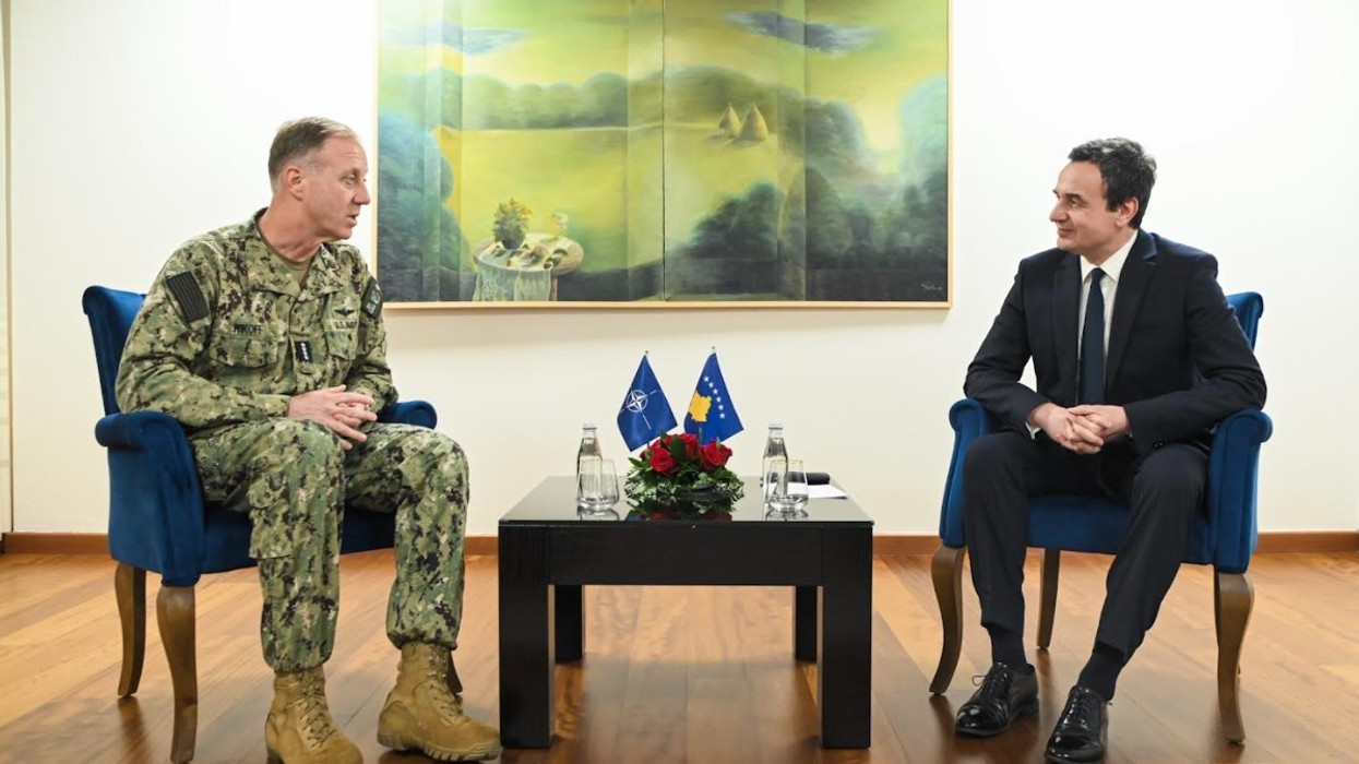 Kurti pret Admiralin Wikoff: Anëtarësimi i Kosovës në NATO është garancia më e mirë për paqe dhe siguri