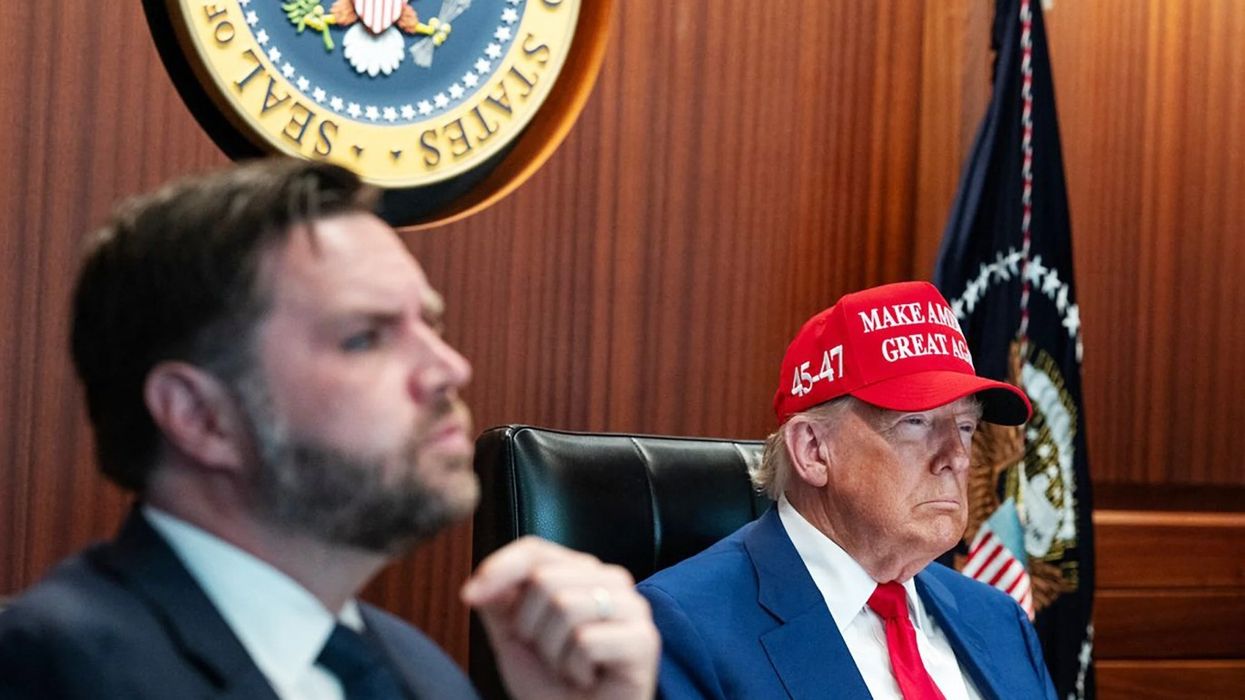 Vance dhe zyrtarët amerikanë i bëjnë thirrje Trump të provojë diplomacinë përpara se të godasë Iranin Vance dhe zyrtarët amerikanë i bëjnë thirrje Trump të provojë diplomacinë përpara se të godasë Iranin