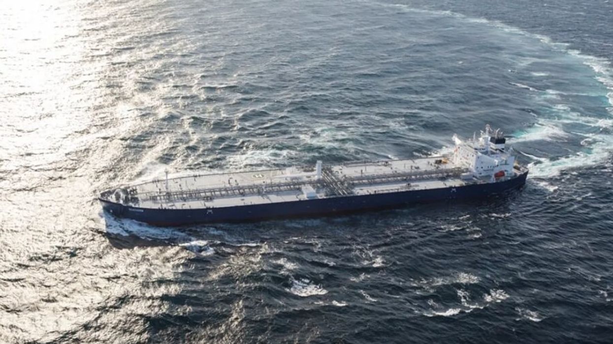 Dronët godasin katër cisterna nafte greke në Detin e Zi