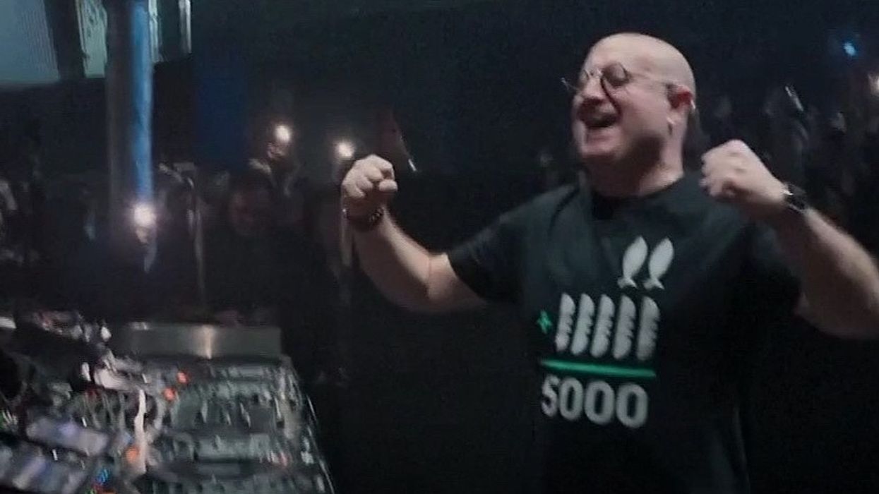 Prift ditën, DJ natën - Guilherme Peixoto mbush sallat me hobin e tij të pazakontë dhe shkakton reagime