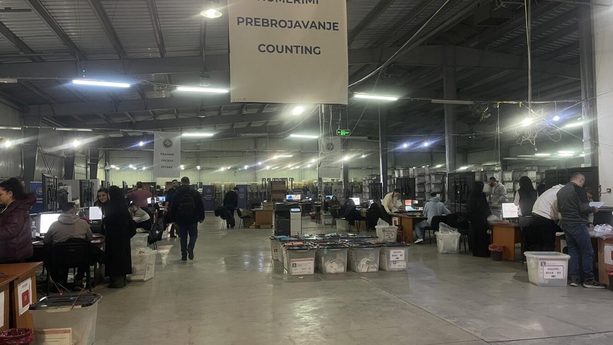 Nis rinumërimi i 914 vendvotimeve, pritet të zgjasë rreth dy javë